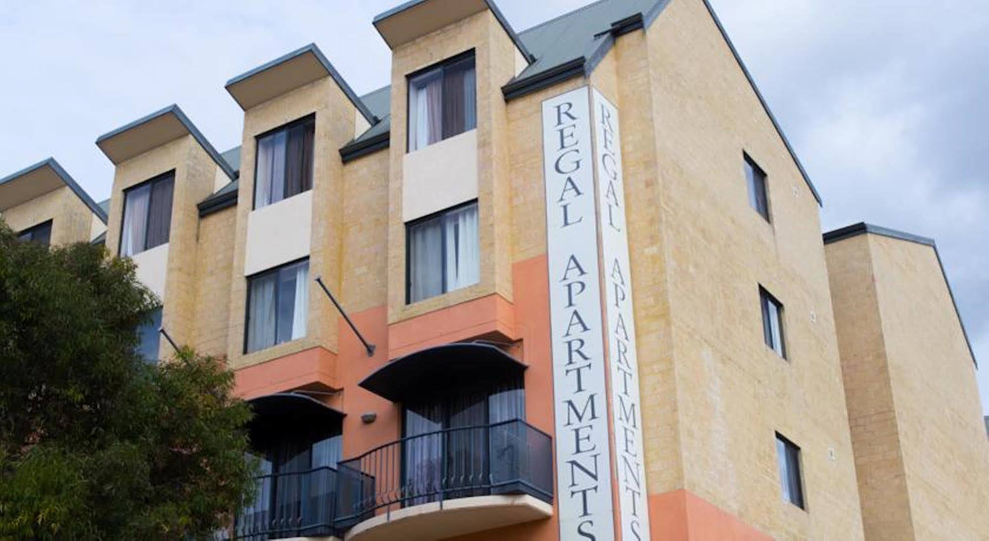 Regal Apartments Perth Buitenkant foto