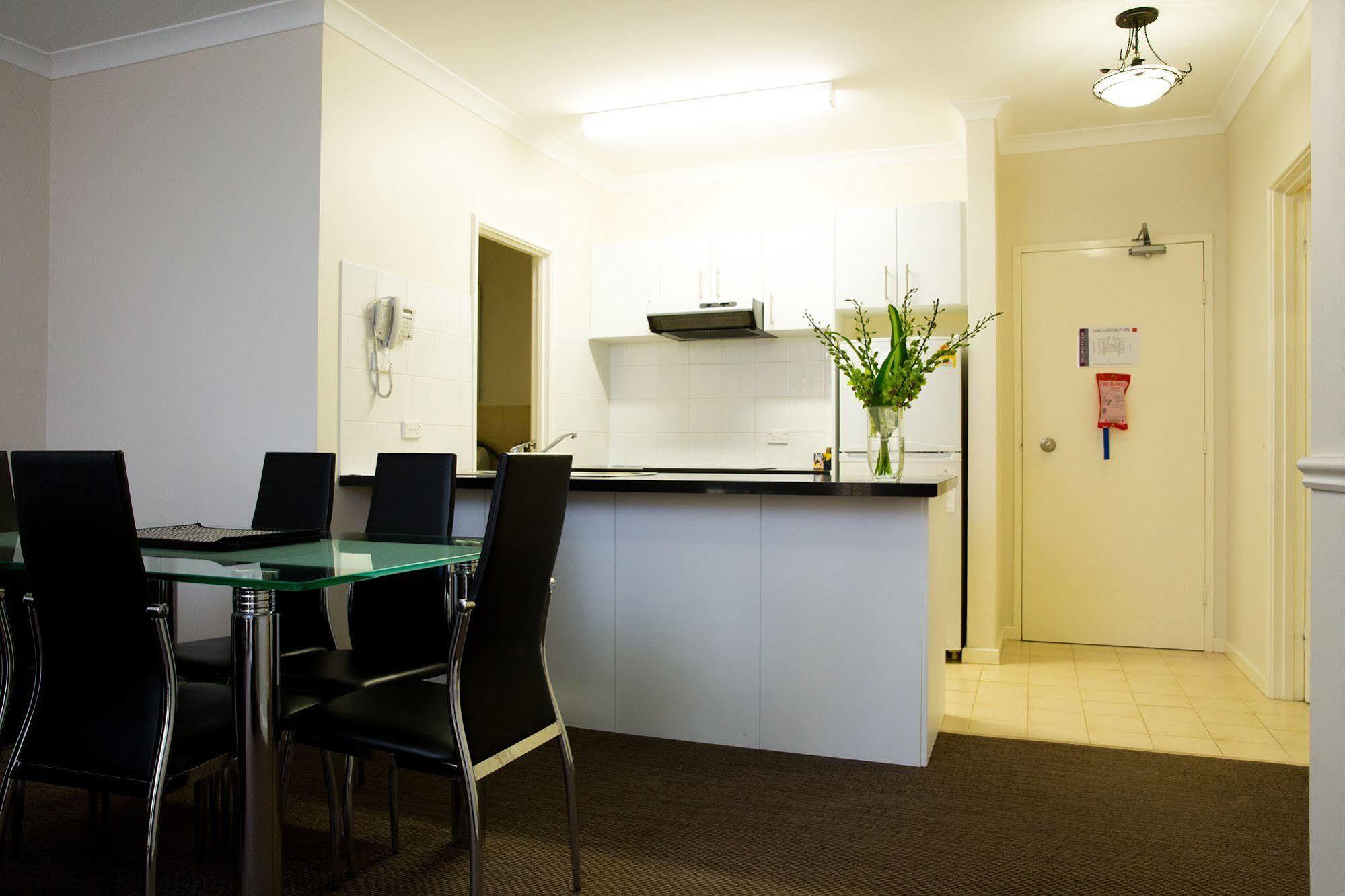 Regal Apartments Perth Buitenkant foto